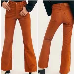 Levi’s RIBCAGE FULL LENGTH FLARE CORDUROY PANTS - 27